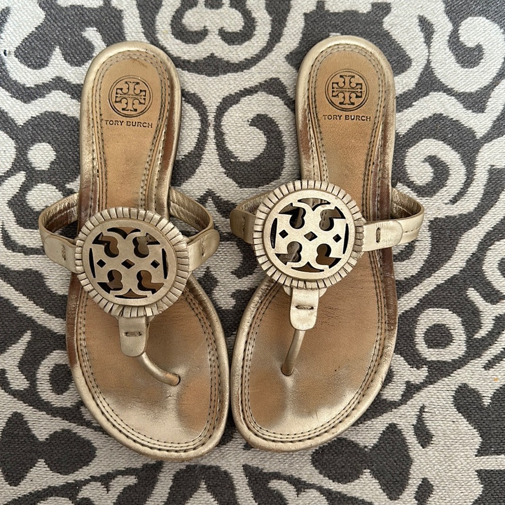 Rare❤️‍🔥Authentic leather, metallic gold size 7 1/2 Tory Burch sandals!
